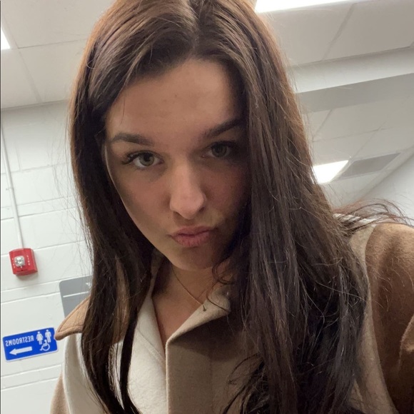 Meet your Posher, Ashley - Picture 1 of 1